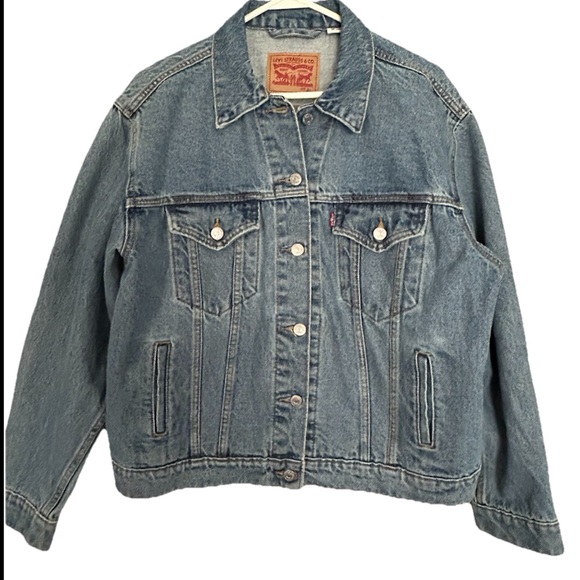 Levi's Jackets & Blazers - Levi's Classic Blue Faded Denim Button Up Jean Jacket Women’s Size XL